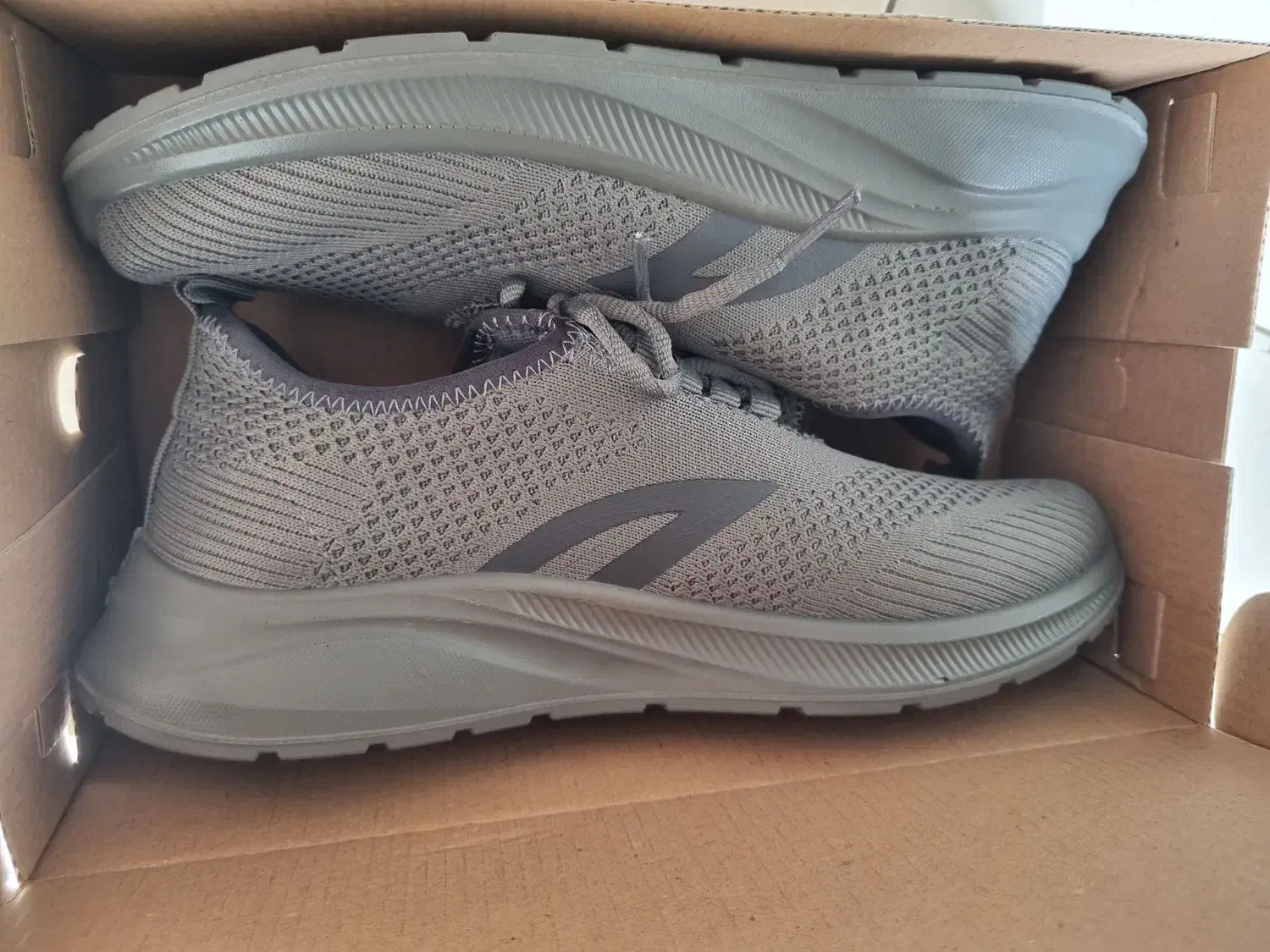 کفش اسپرت|کیف، کفش، کمربند|تهران, باغ فیض|دیوار