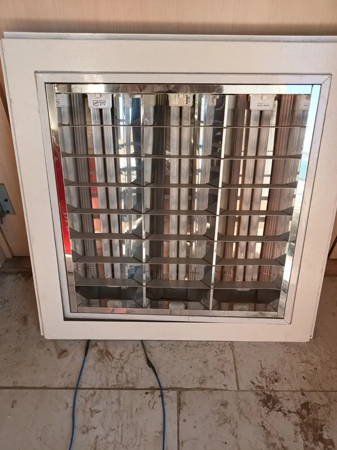 چراغ ۶۰×۶۰ و تایل|لامپ و چراغ|یزد, |دیوار