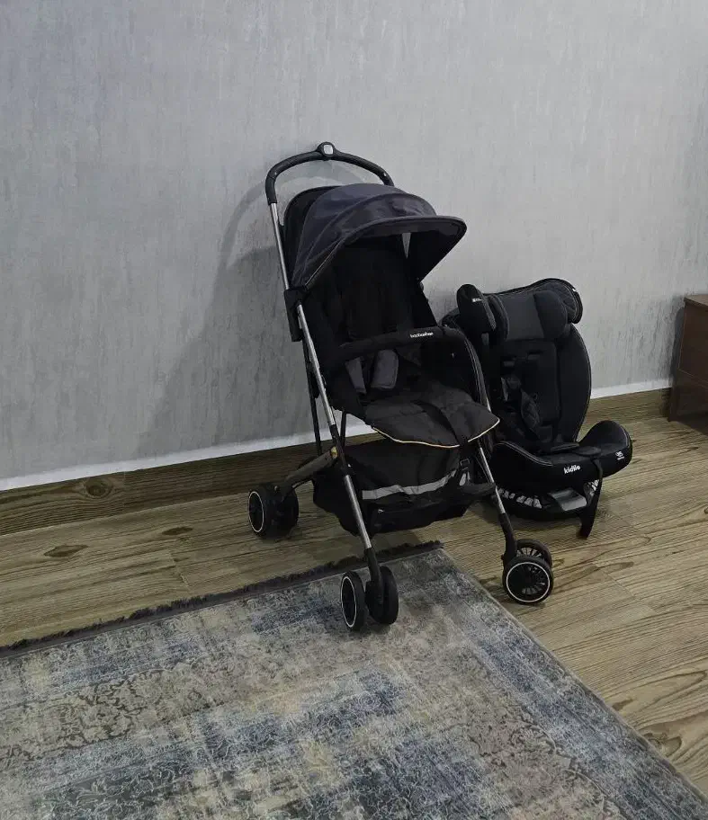 فروش صندلی ماشین و کالسکه در حد نو.ممکو|کالسکه و لوازم جانبی|چمران, |دیوار