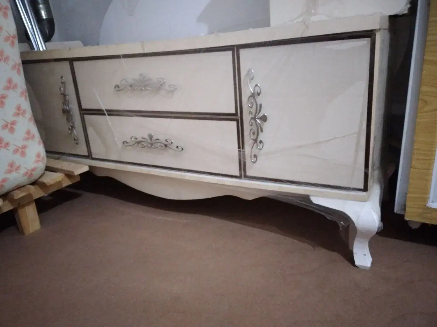 تخت دونفره ی جک دارهمراه با...|تخت و سرویس خواب|خوی, |دیوار