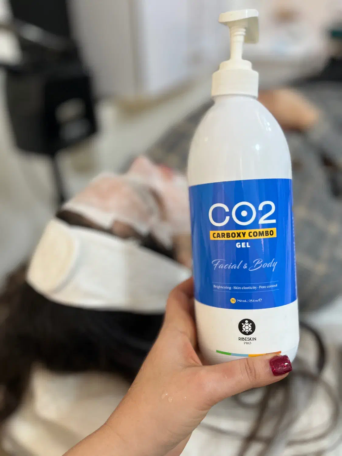 پاکسازی پوست|خدمات آرایشگری و زیبایی|رشت, معلم|دیوار