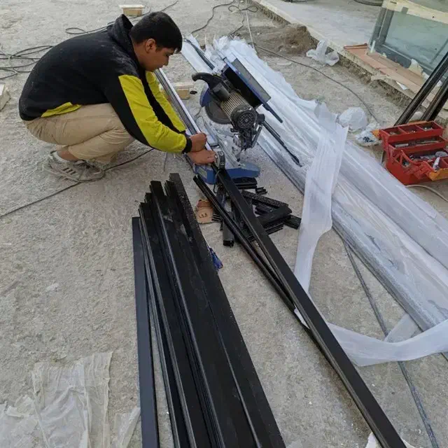 شیشه سکوریت و کرکره برقی (نصب تعمیرات)|خدمات پیشه و مهارت|قم, رضویه|دیوار