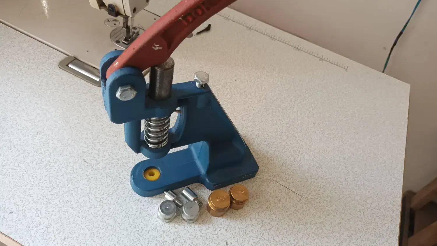 دکمه زن فروشی|لوازم خیاطی و بافتنی|پاکدشت, پاکدشت (مامازند)|دیوار