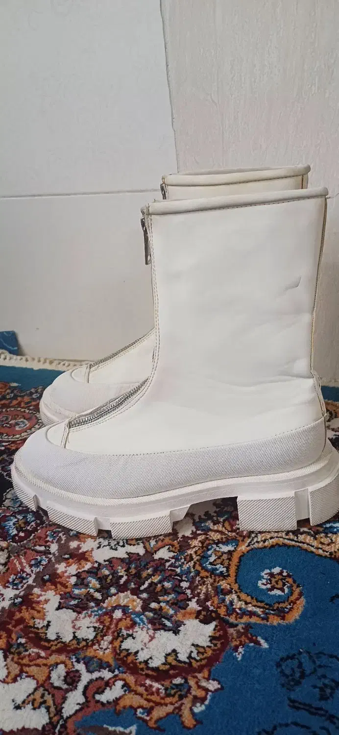 چکمه زنانه خارجی|کیف، کفش، کمربند|نیشابور, میدان حافظ|دیوار