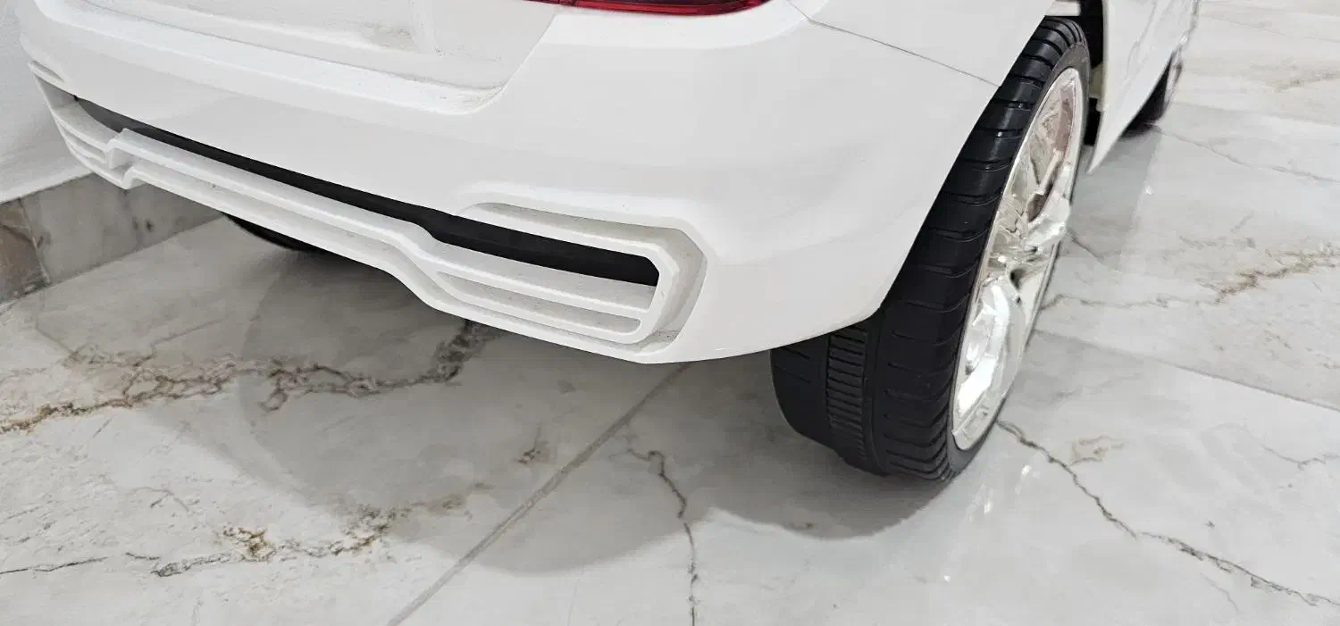 ماشین شارژی BMW دو موتوره سالم و تمییز|اسباب‌‌بازی|رشت, معلم|دیوار