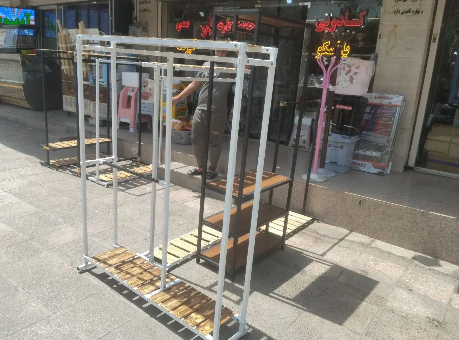 رگال و استند لباس|فروشگاه و مغازه|فولادشهر, B4|دیوار