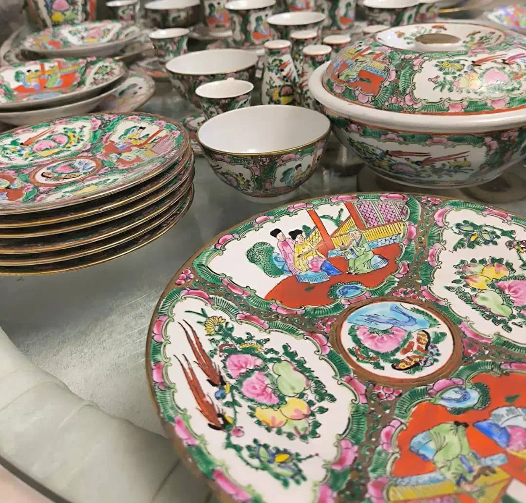 سرویس چینی غذاخوری گل مرغی نقاشی دست اصل آنتیک|کلکسیون اشیاء عتیقه|تهران, امیرآباد|دیوار
