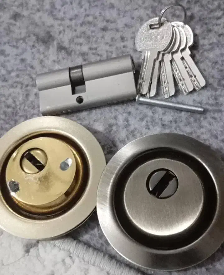 قفل و کلید سازی مستر کلید|خدمات پیشه و مهارت|فولادشهر, فولادشهر|دیوار