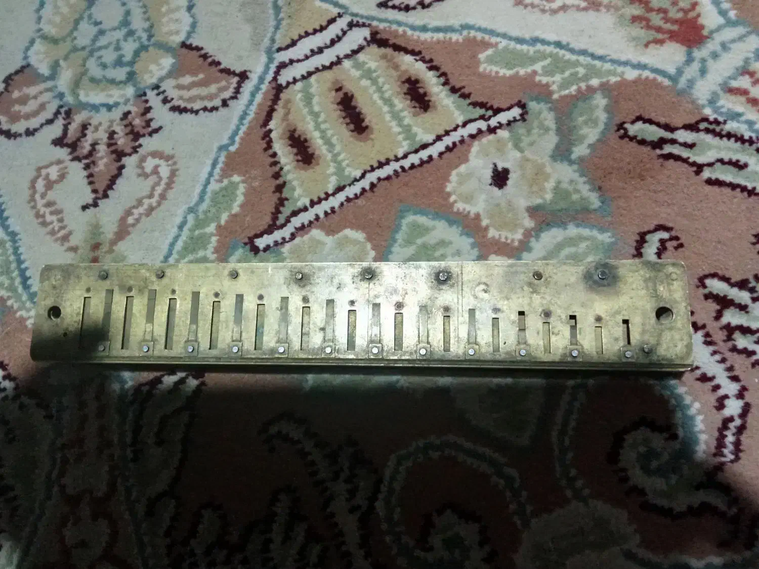 ساز دهنی برنجی اتو پنکه و 2جلد حافظ با قاب چرم چوب|کلکسیون اشیاء عتیقه|نجفآباد, امام خمینی|دیوار