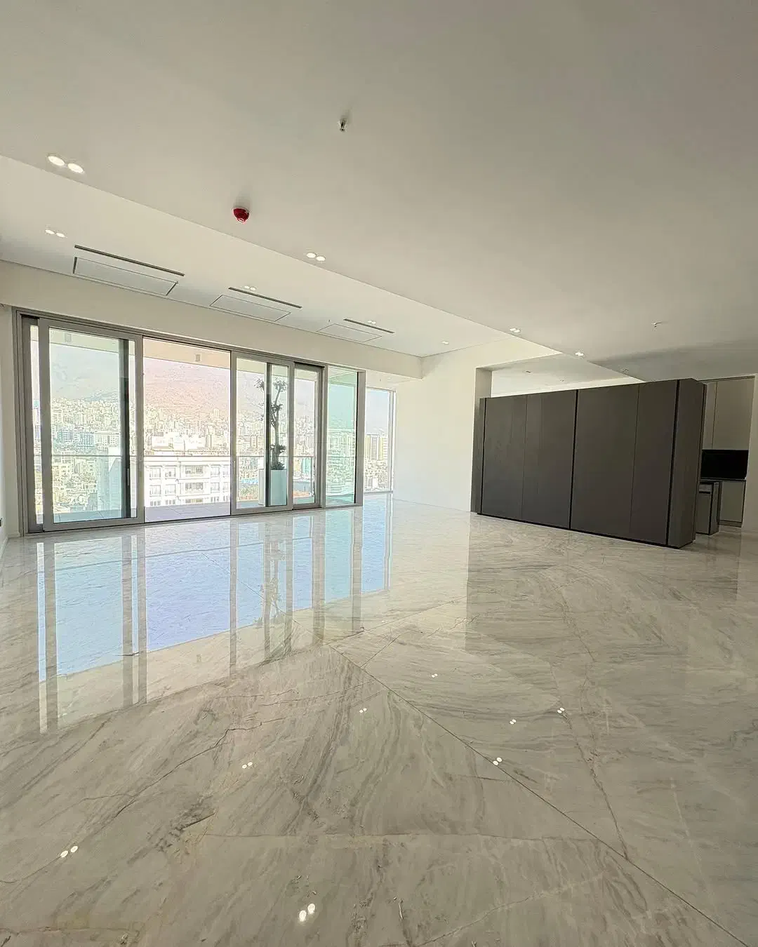 کامرانیه 200م ویودار تراس وسیع طبقات مختلف