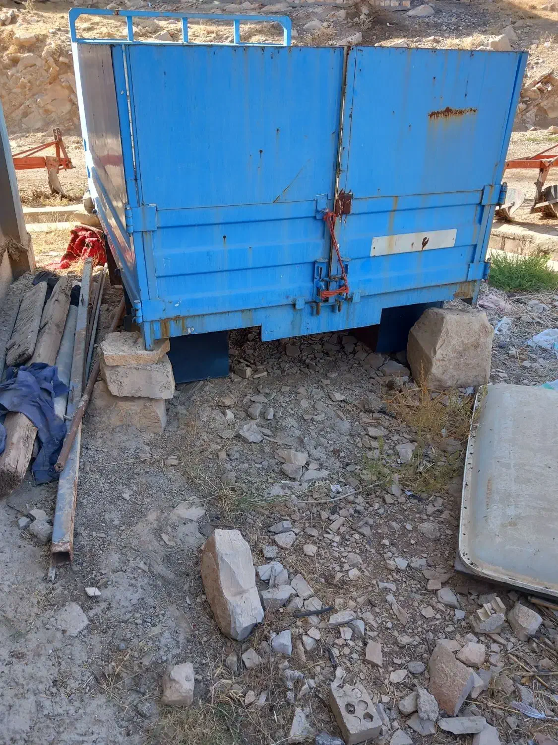 اطاق عقب ایسوزو۵۲۰۰ تنی|قطعات یدکی و لوازم جانبی|سرپل ذهاب, |دیوار