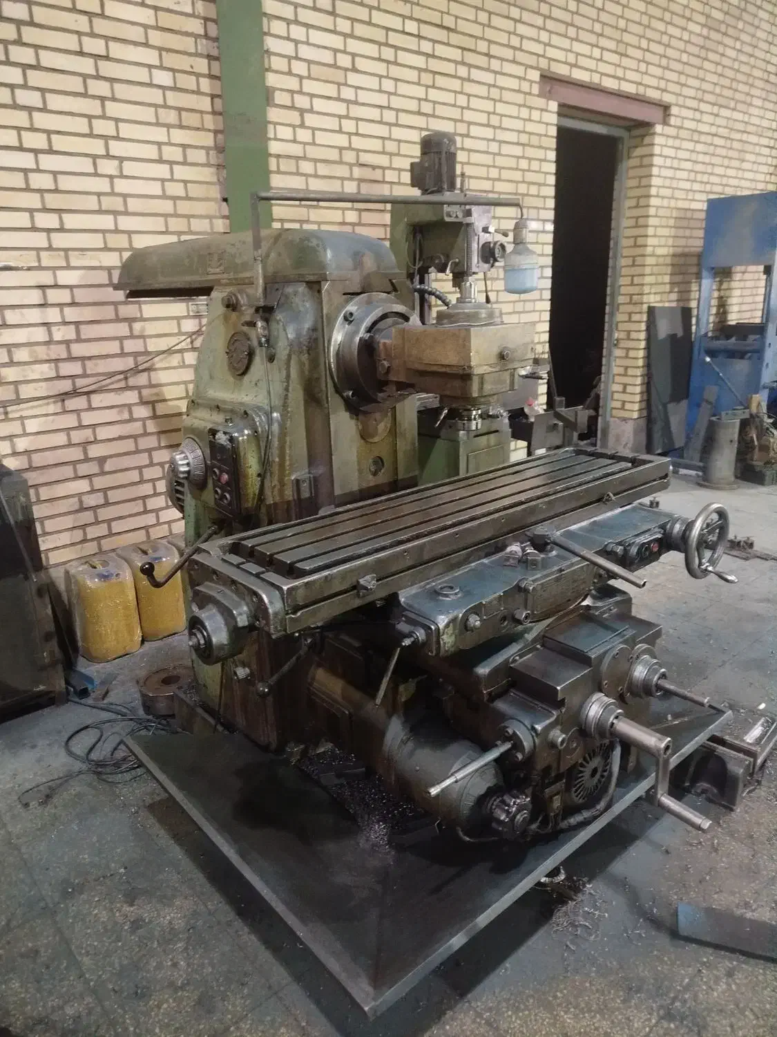 دستگاه فرز روسی 6m82|ماشینآلات صنعتی|کاشان, شهرک صنعتی فتح المبین|دیوار