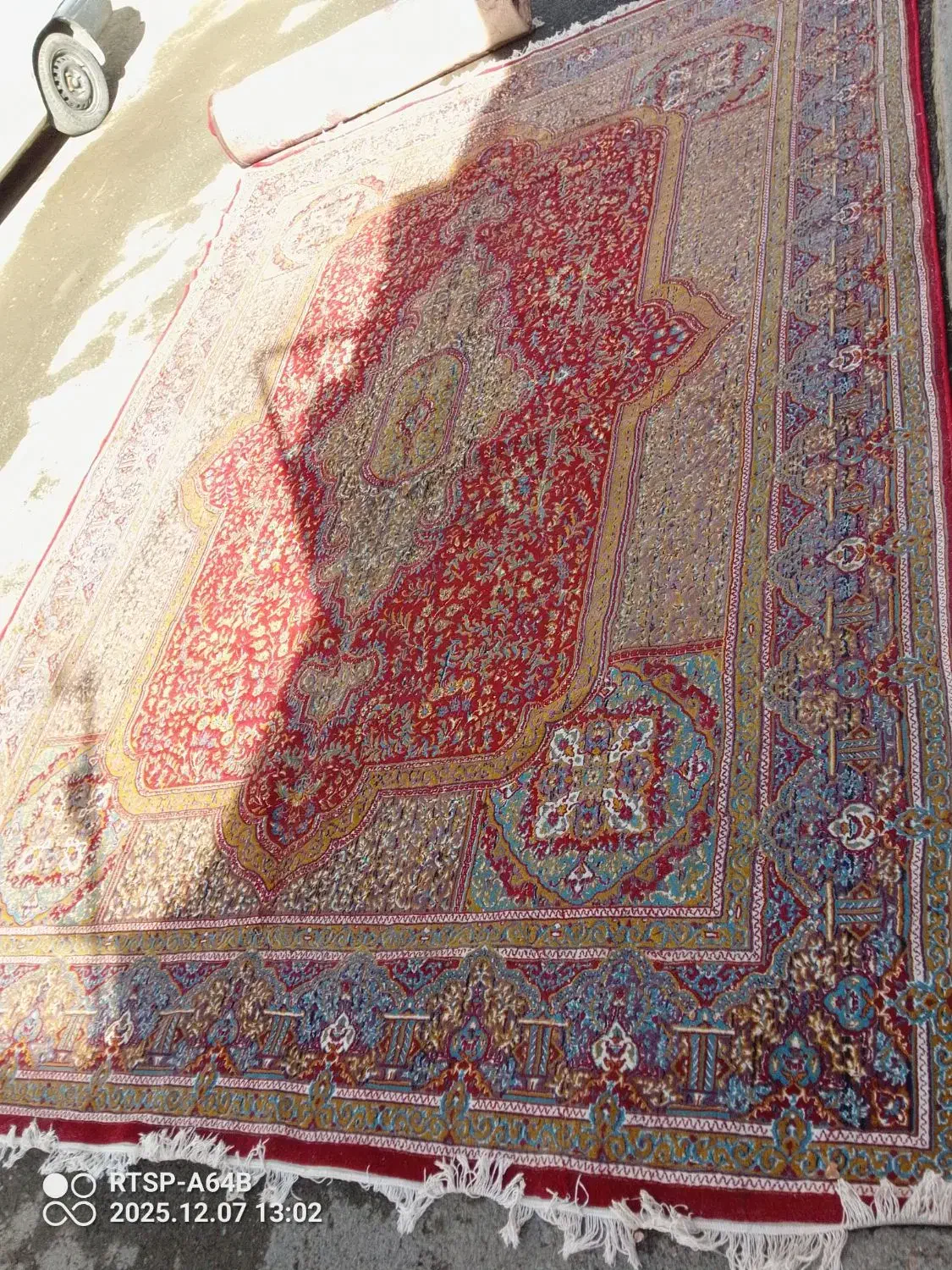 مبل و دو تخته فرش زرشکی|فرش|سنقر, |دیوار