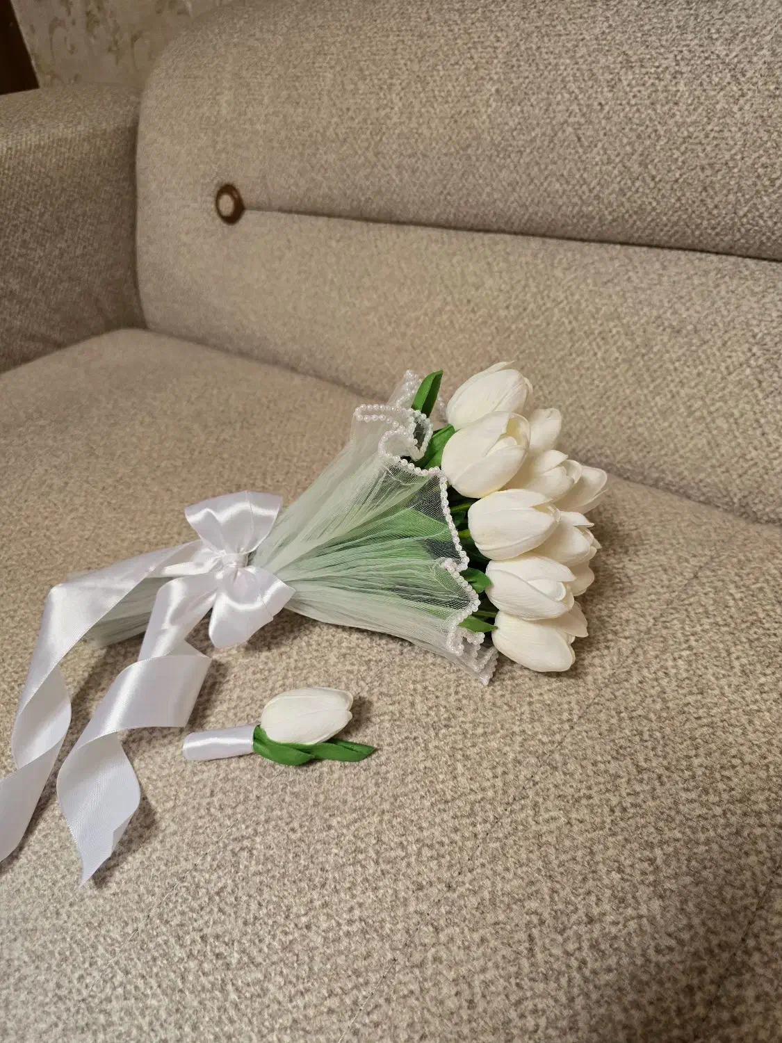 دسته گل عروس لاله لمسی|گل مصنوعی|شهرکرد, |دیوار