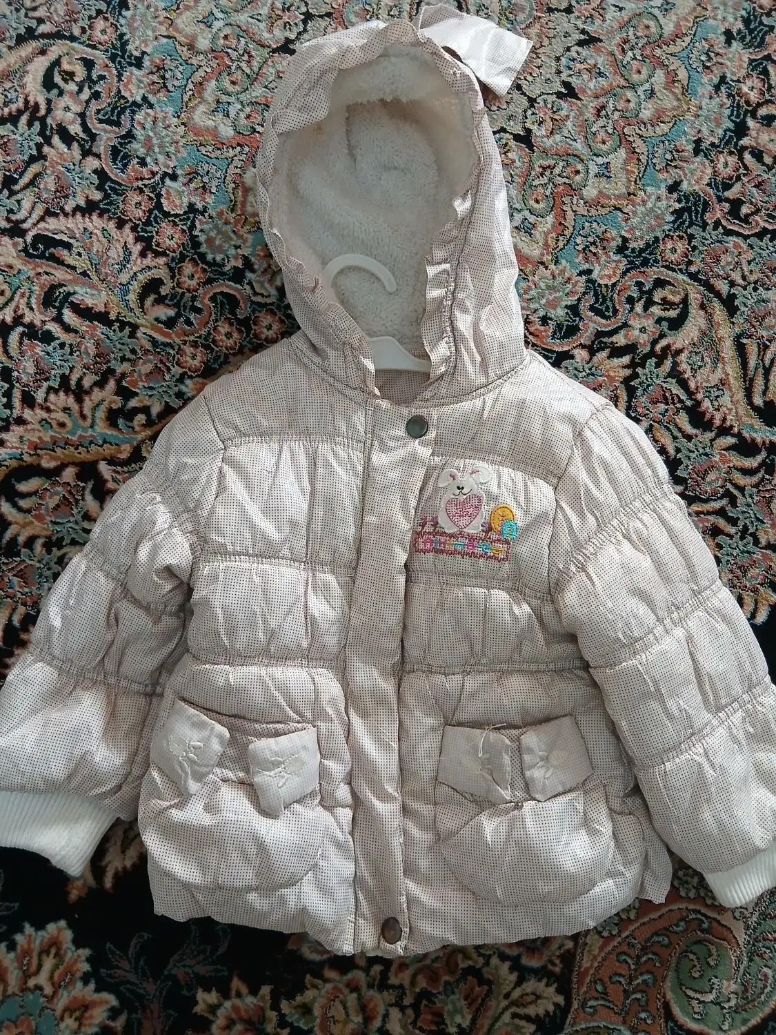 کاپشن سالم|کفش و لباس بچه|آستانه اشرفیه, |دیوار