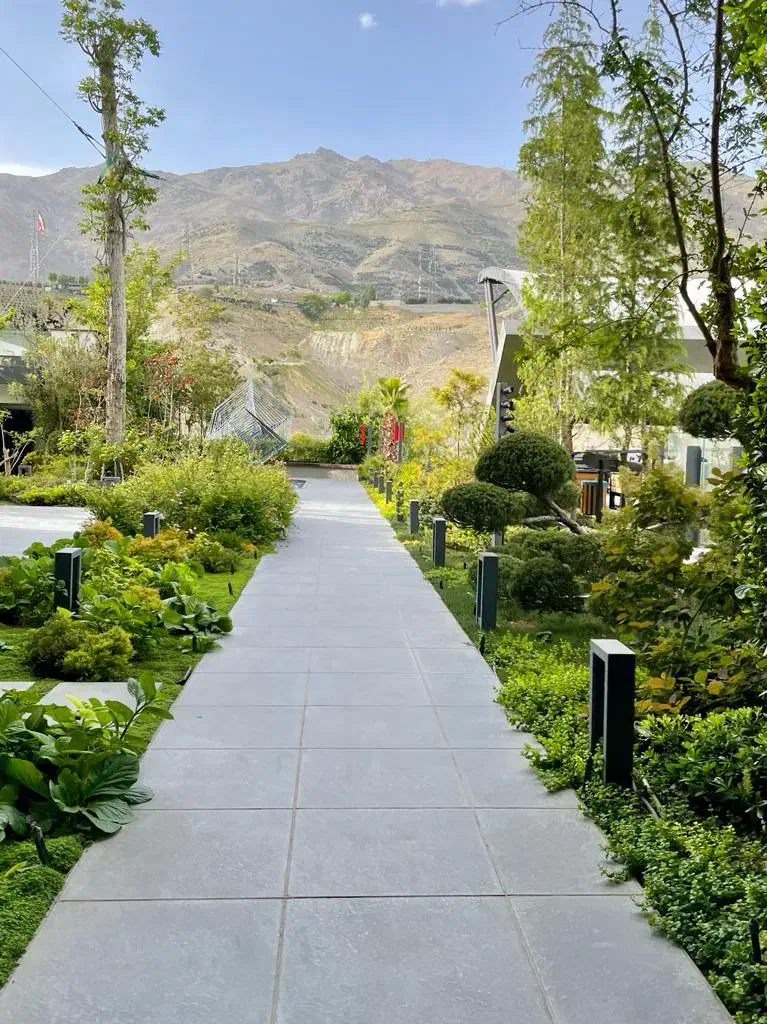 300 متر 3 خواب کلید نخورده زعفرانیه (( طبقه 11 ))