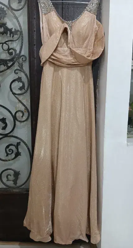 لباس بلند|لباس|نوشین شهر, |دیوار