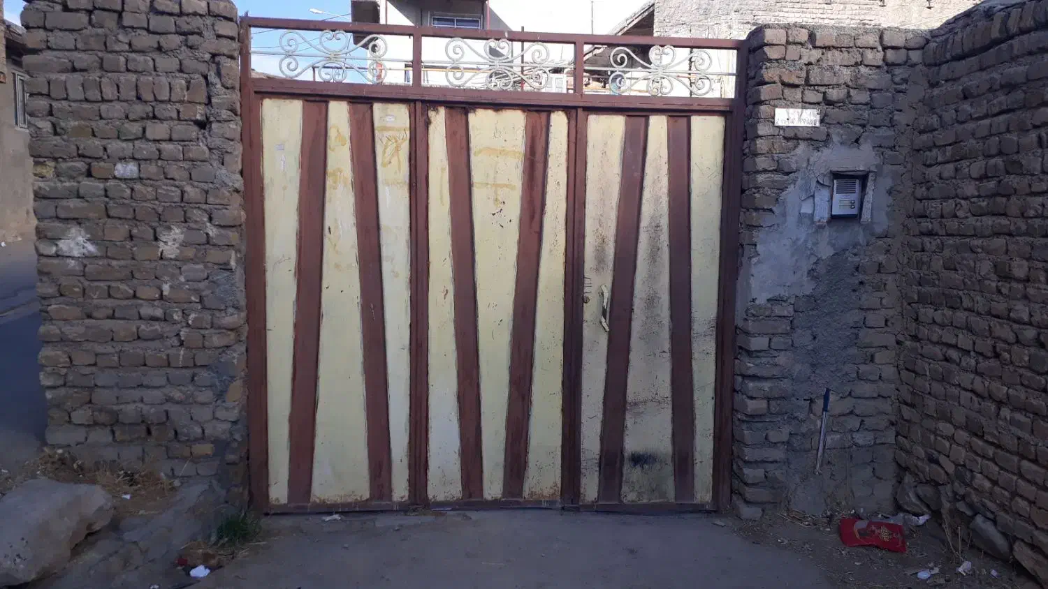 فروش درب کارکرده حیاط ۲/۴۰ عرض در۲/۵۰ارتفاع|مصالح و تجهیزات ساختمان|نورآباد, |دیوار