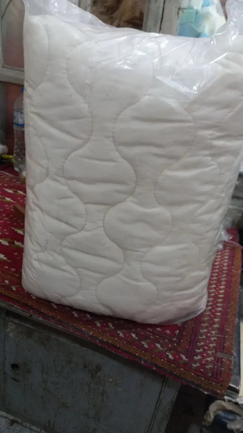 لحاف و تشک و الیاف و پشم و بوقچه سنتی|رختخواب، بالش، پتو|تبریز, |دیوار