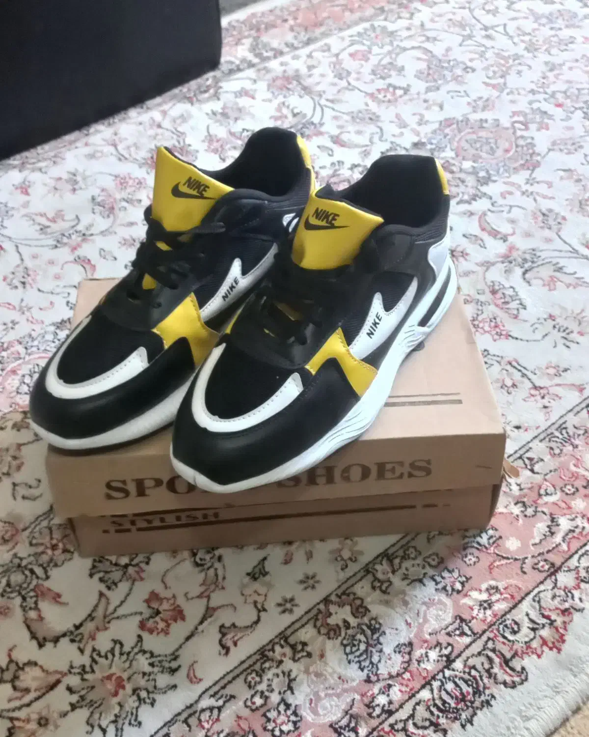 کتونی نایک آکبند سایز ۴۳ و ۴۲|کیف، کفش، کمربند|اندیشه, اندیشه فاز ۱|دیوار