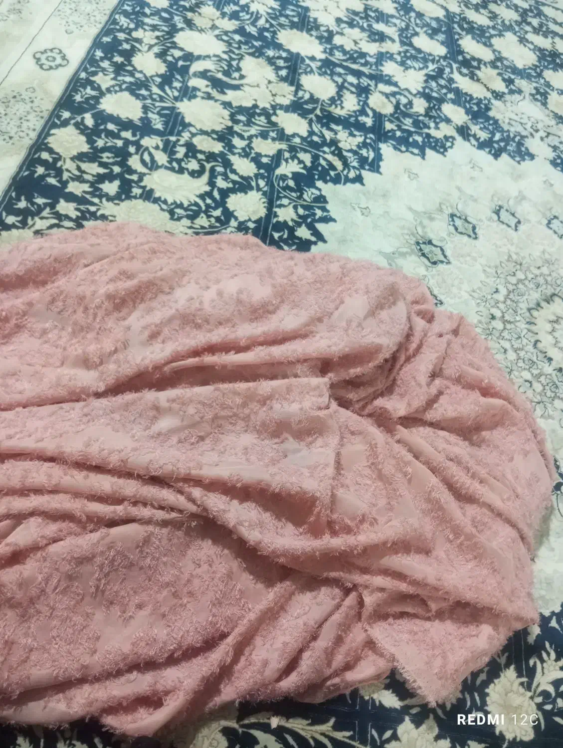 یک دست پارچه ی لباس محلی|لباس|لردگان, |دیوار