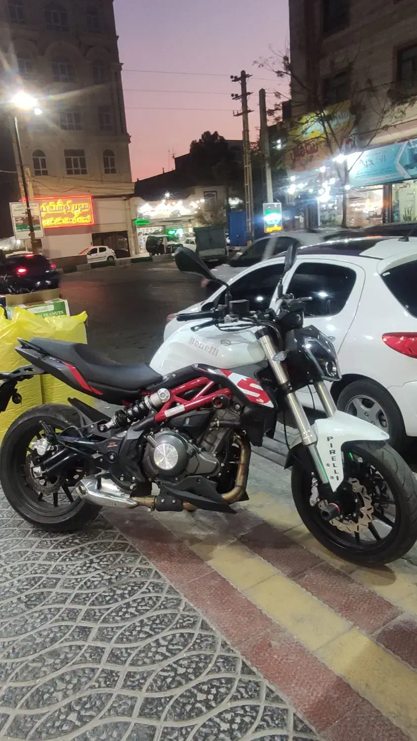 بنلی 300|موتورسیکلت|پیشوا, |دیوار