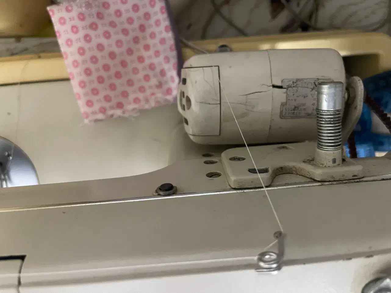 چرخ خیاطی|چرخ خیاطی و ریسندگی|مشهد, عامل|دیوار