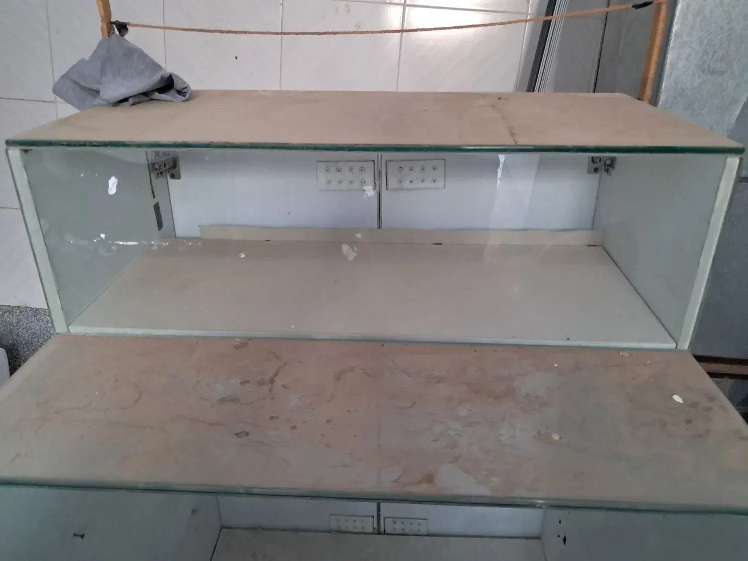 فروش فوری ویترین شیشه ای|فروشگاه و مغازه|شاهین‌شهر, عطار|دیوار