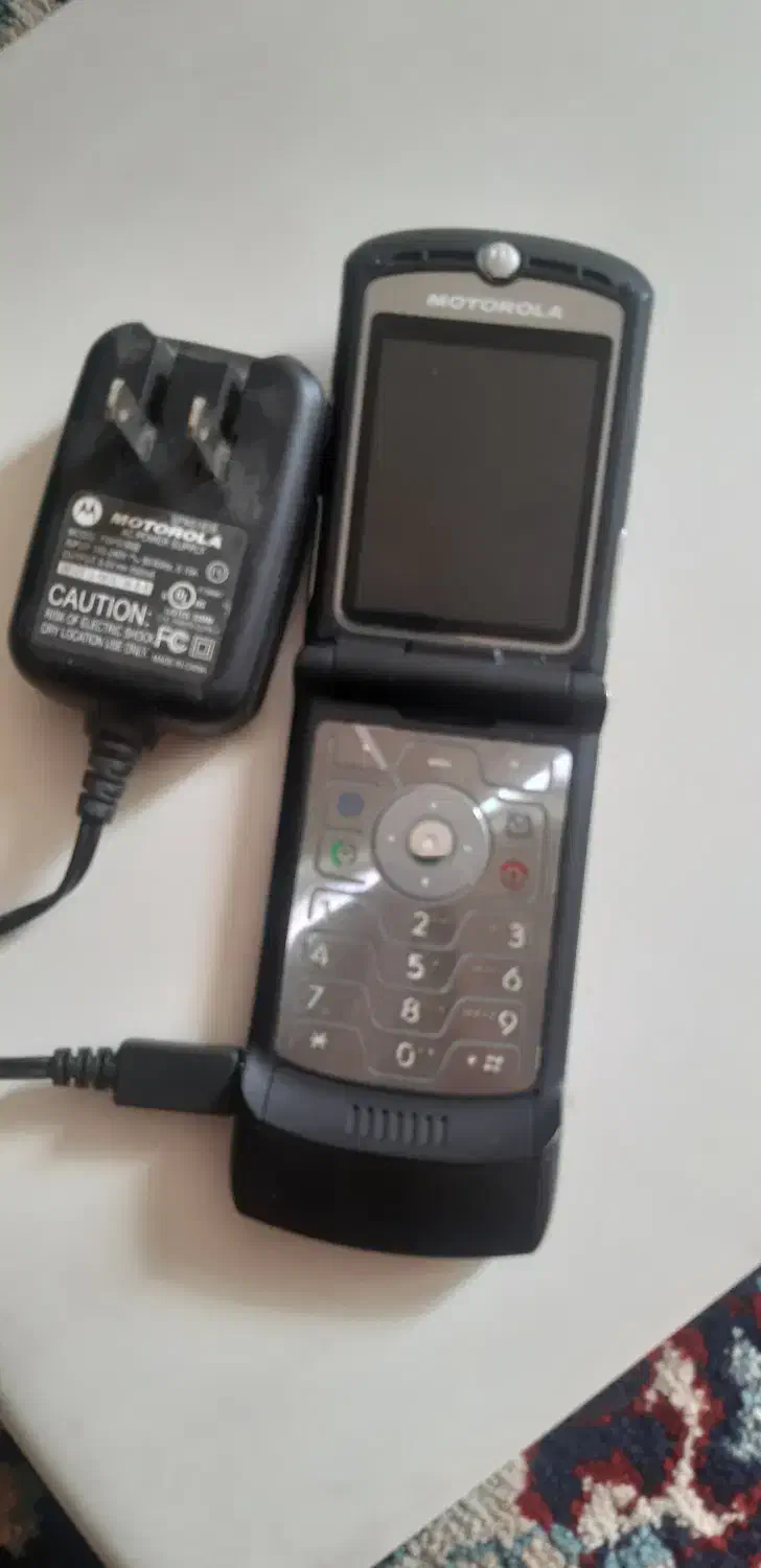 گوش ی  Motorola  v3|موبایل|همدان, |دیوار