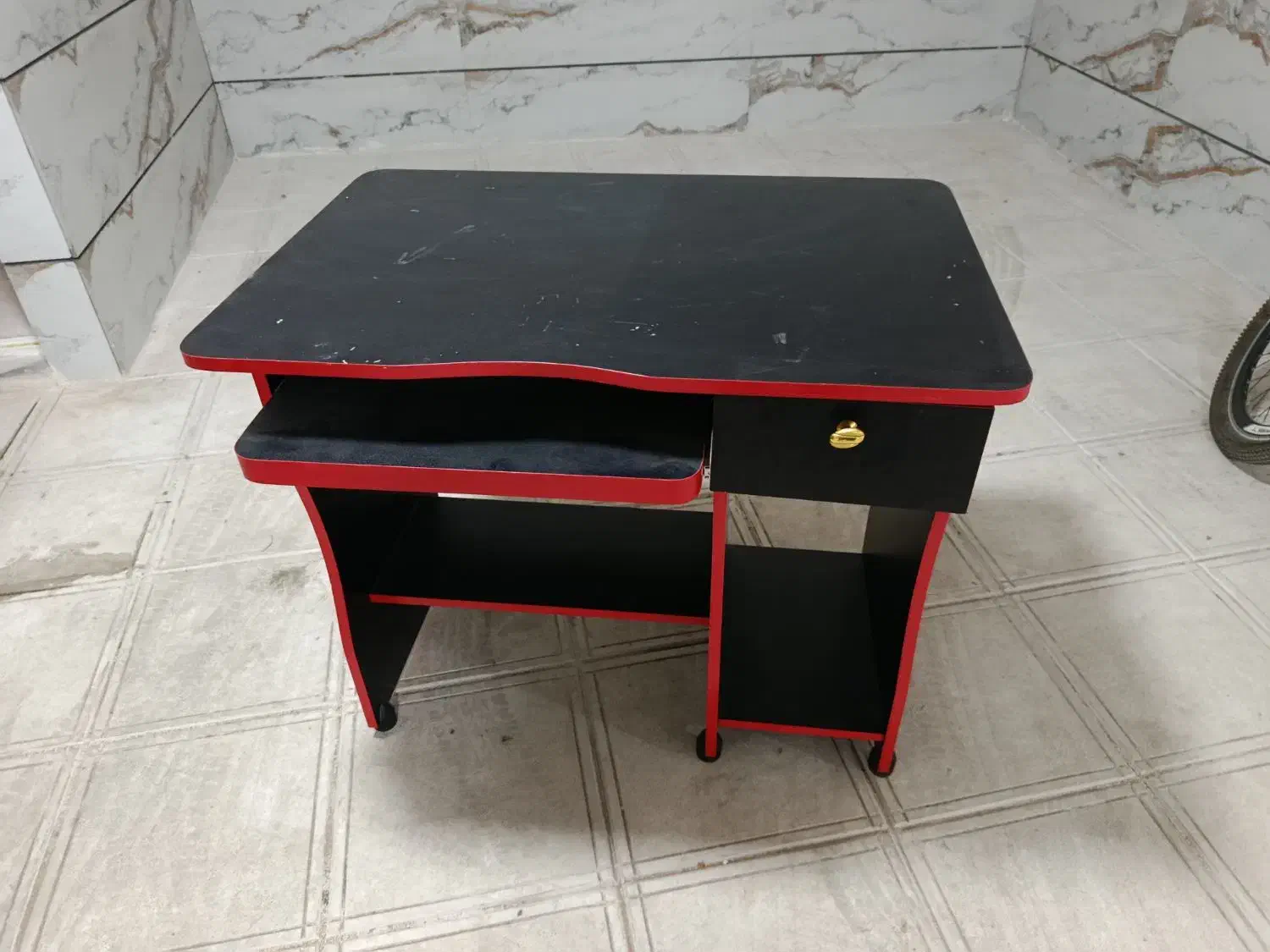 میز کامپیوتر و تحریر مشکی|میز تحریر و کامپیوتر|سنندج, |دیوار