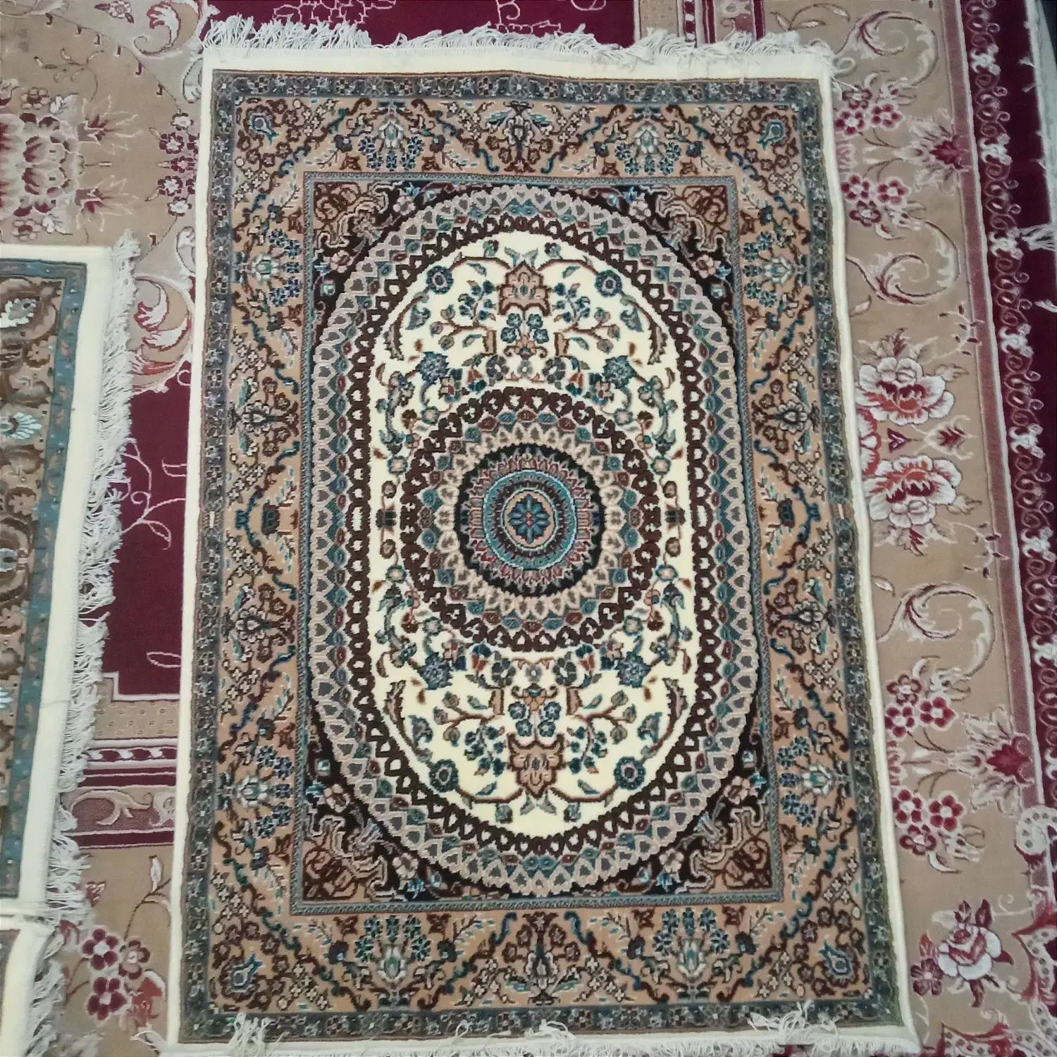 تعدادی فرش کاشان نو - یک در یک نیم متر (۱ در ۱.۵)|فرش|کرج, کوی امامیه|دیوار