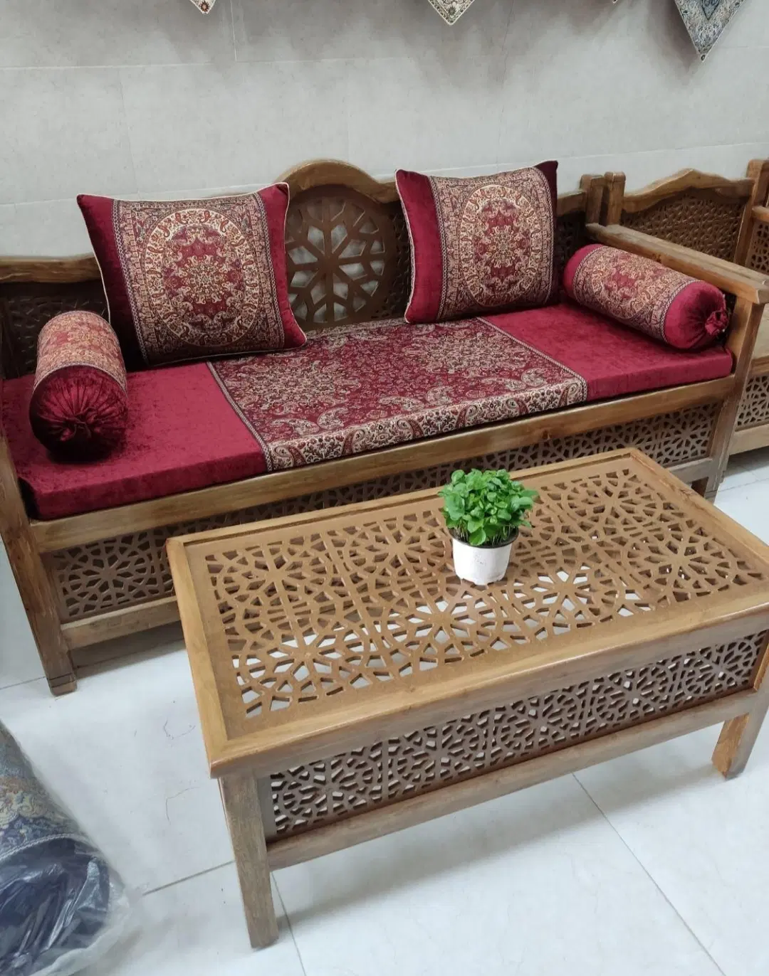 تخت سنتی ساده|صندلی و نیمکت|اصفهان, قهجاورستان|دیوار