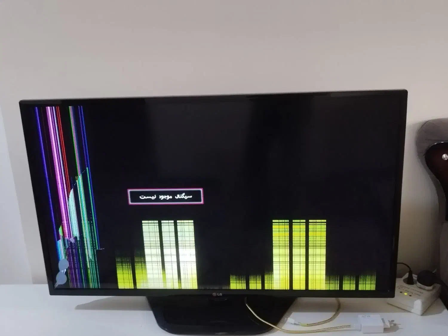 تلویزیون ۴۲ اینچ تمیز نیازمند به تعمیر|تلویزیون و پروژکتور|نسیم‌شهر, |دیوار