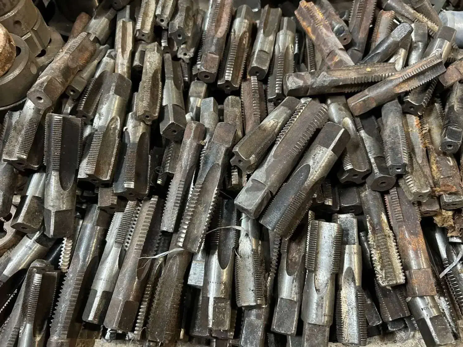 قلاویز وحدیده روسی(ابزار تراش جاوید)|ابزارآلات|مشهد, کوشش|دیوار