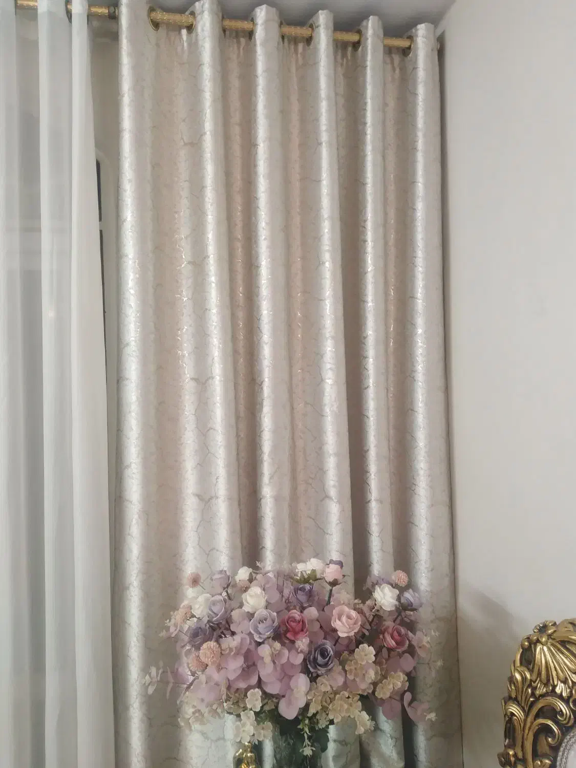 پرده حریر شاین دار به همراه دو عدد دکور|پرده، رانر، رومیزی|تهران, آهنگران (سراسیاب دولاب)|دیوار