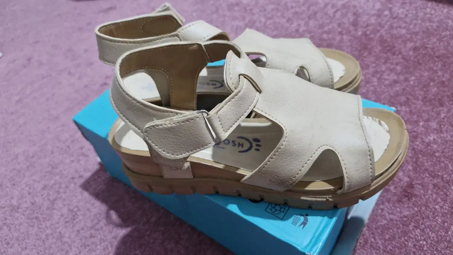 کفش|کیف، کفش، کمربند|جم, |دیوار