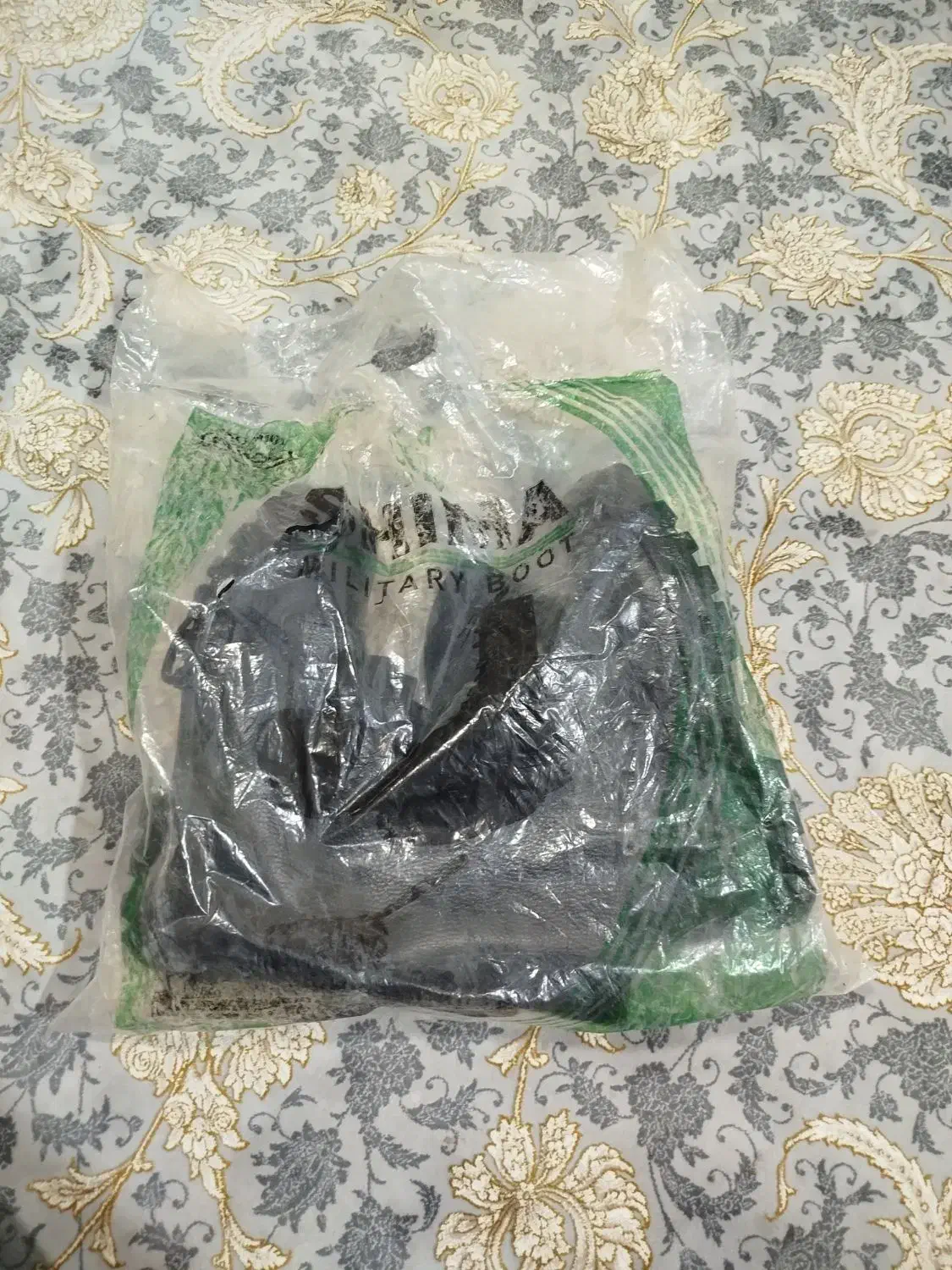 پوتین سربازی|کیف، کفش، کمربند|نجف‌آباد, قلعه سفید|دیوار