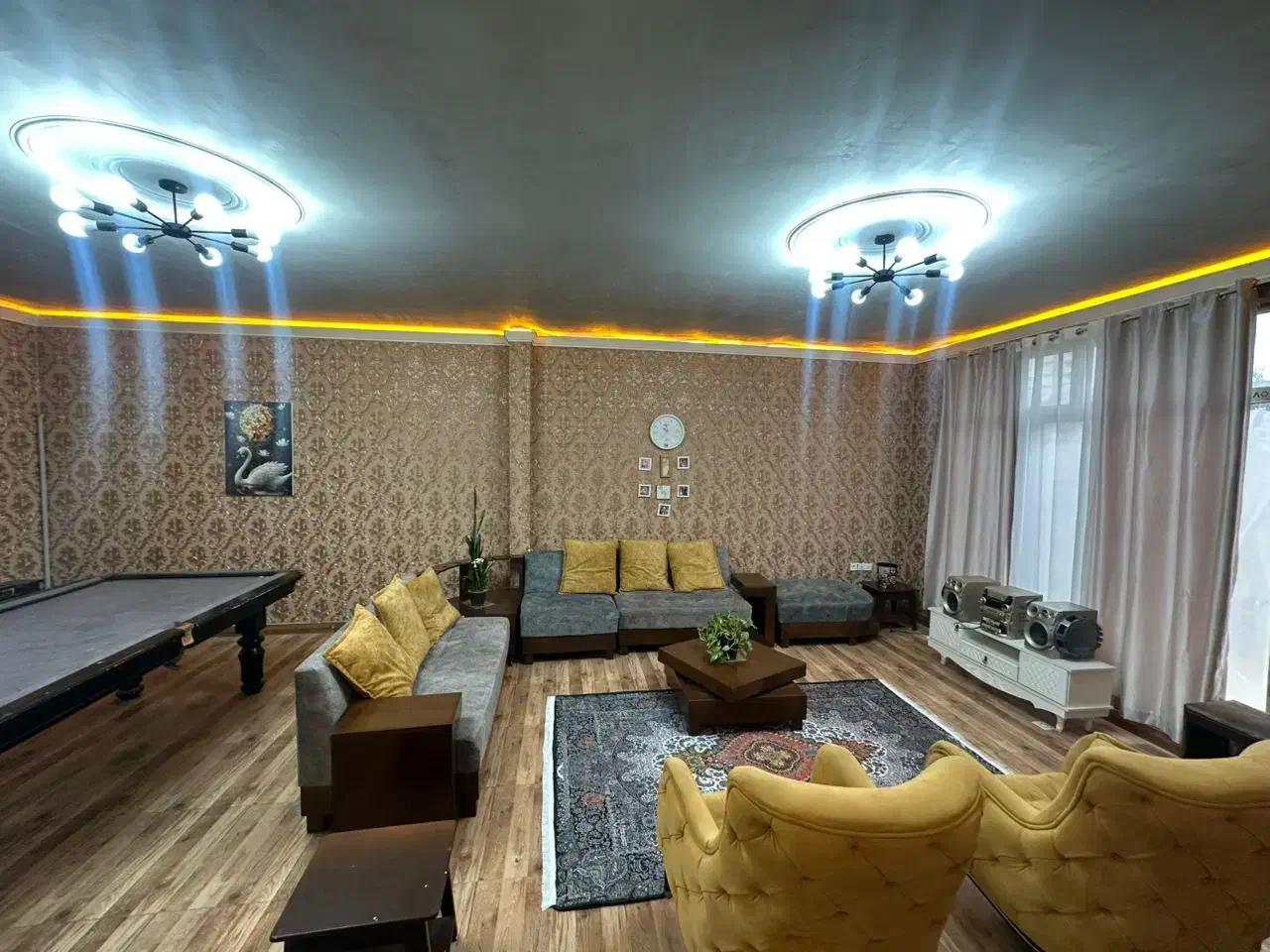 ویلا دوخواب با بیلیارد|اجارهٔ کوتاهمدت ویلا و باغ|کرج, کمالشهر|دیوار