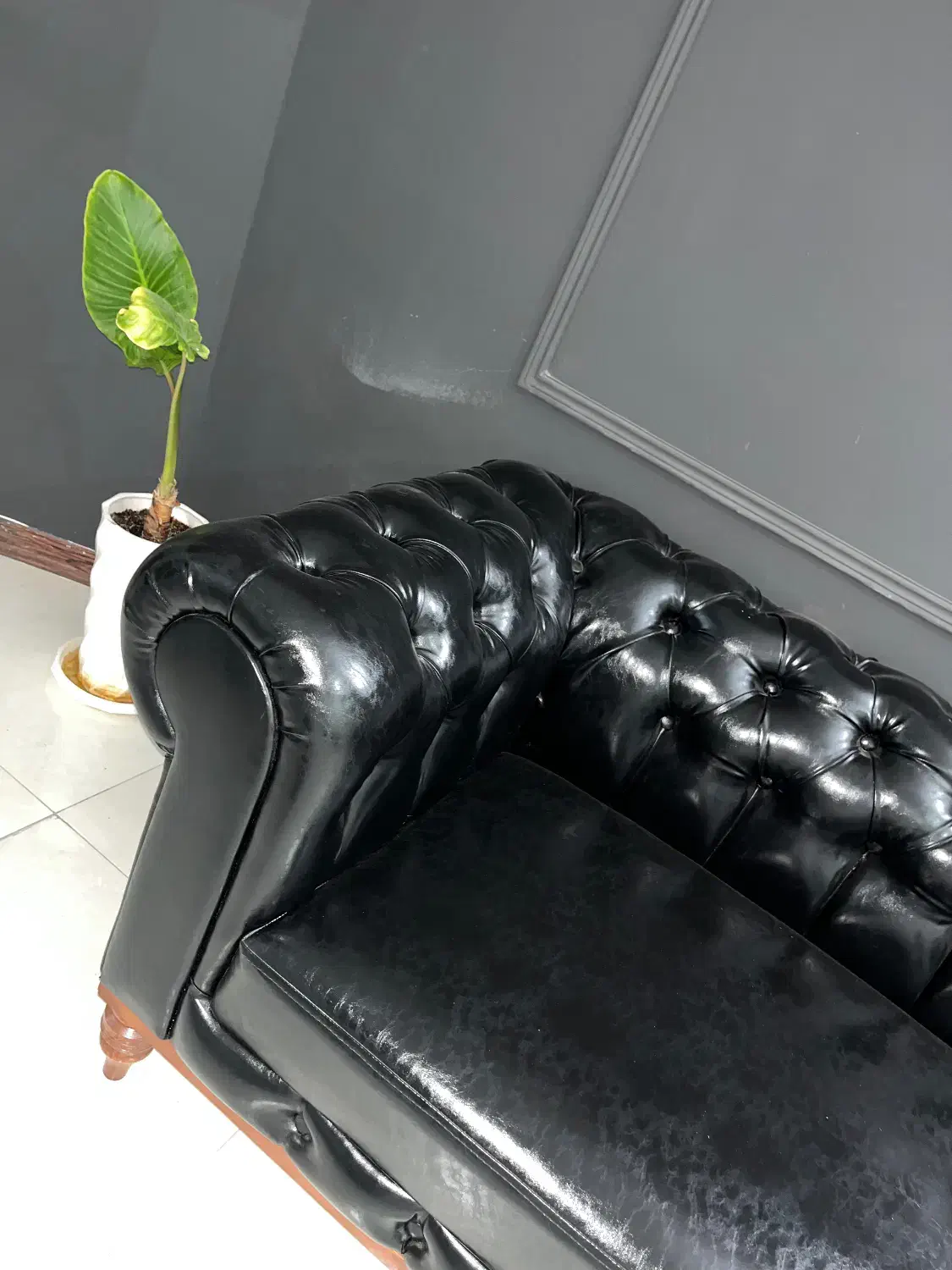 مبل چستر چرم مشکی ۳نفره|مبلمان خانگی و میز عسلی|ساری, |دیوار