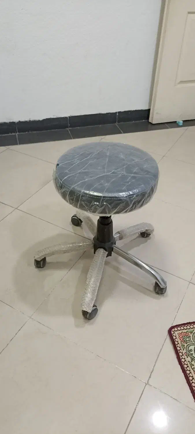 فروشی در حد نو ،(قیمت هر چهار عدد صندلی)|آرایشگاه و سالنهای زیبایی|بندرلنگه, |دیوار