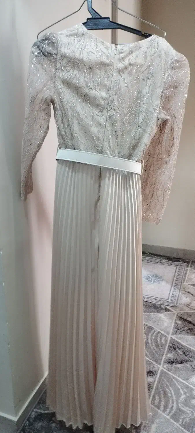 لباس مجلسی|لباس|اندیشه, اندیشه فاز ۱|دیوار