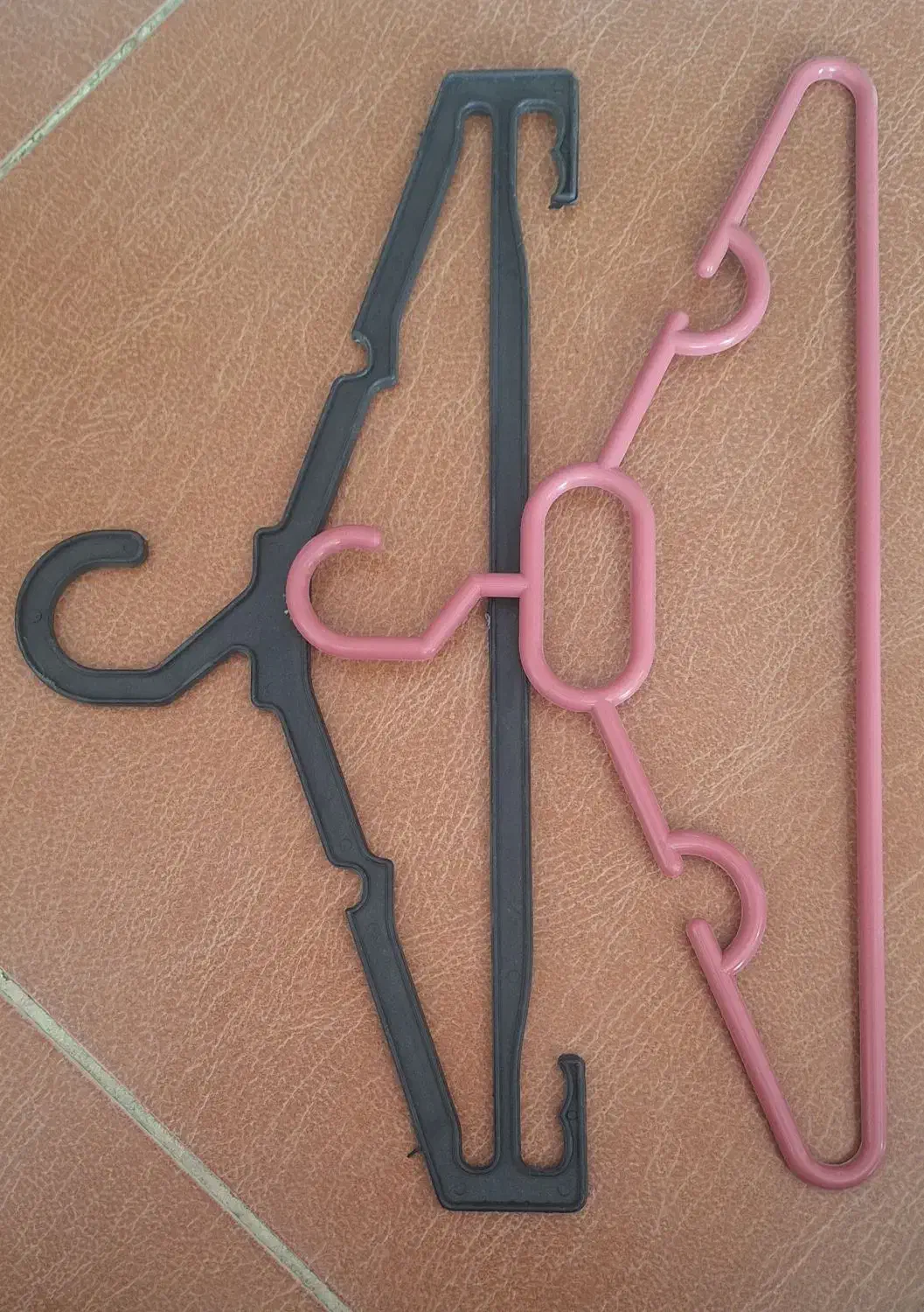 رخت آویز|بندرخت و رختآویز|شاهینشهر, دهخدا|دیوار