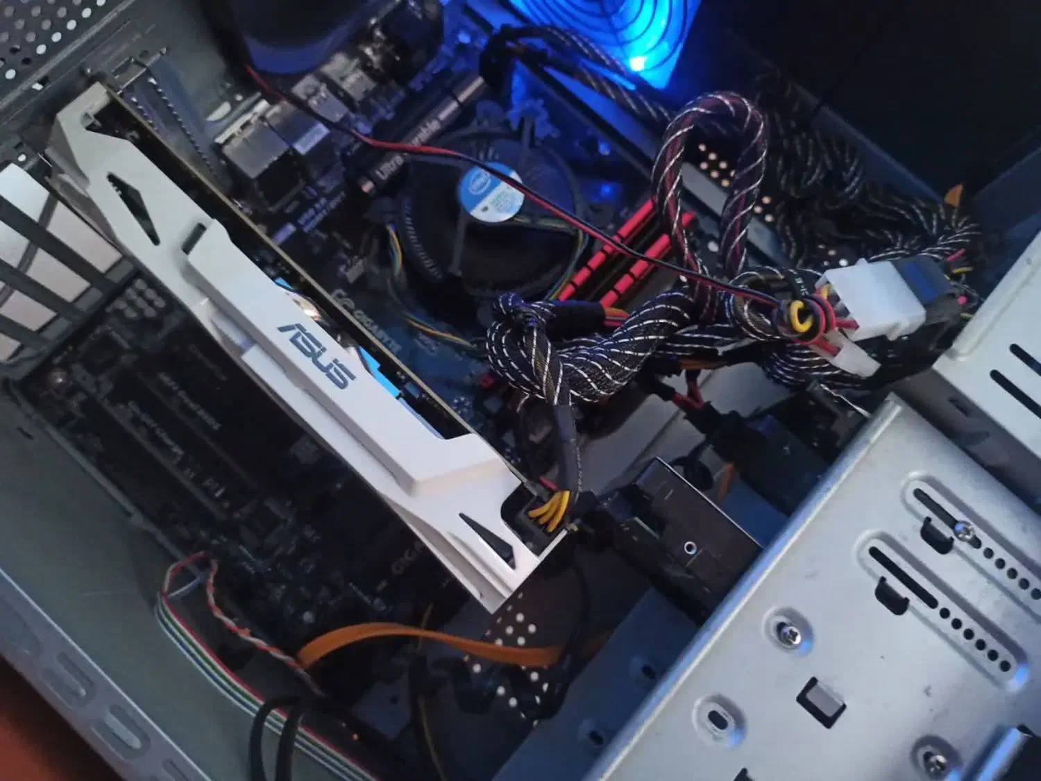 کیس کامپیوتر مناسب گیم و طراحی|رایانه رومیزی|قم, دورشهر|دیوار