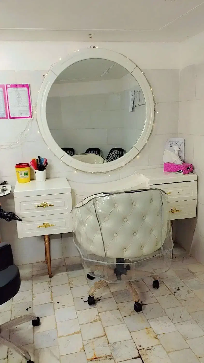 چند نفر خانم حرفه ای و کاربلد در لاین های مختلف|خدمات آرایشگری و زیبایی|میبد, |دیوار