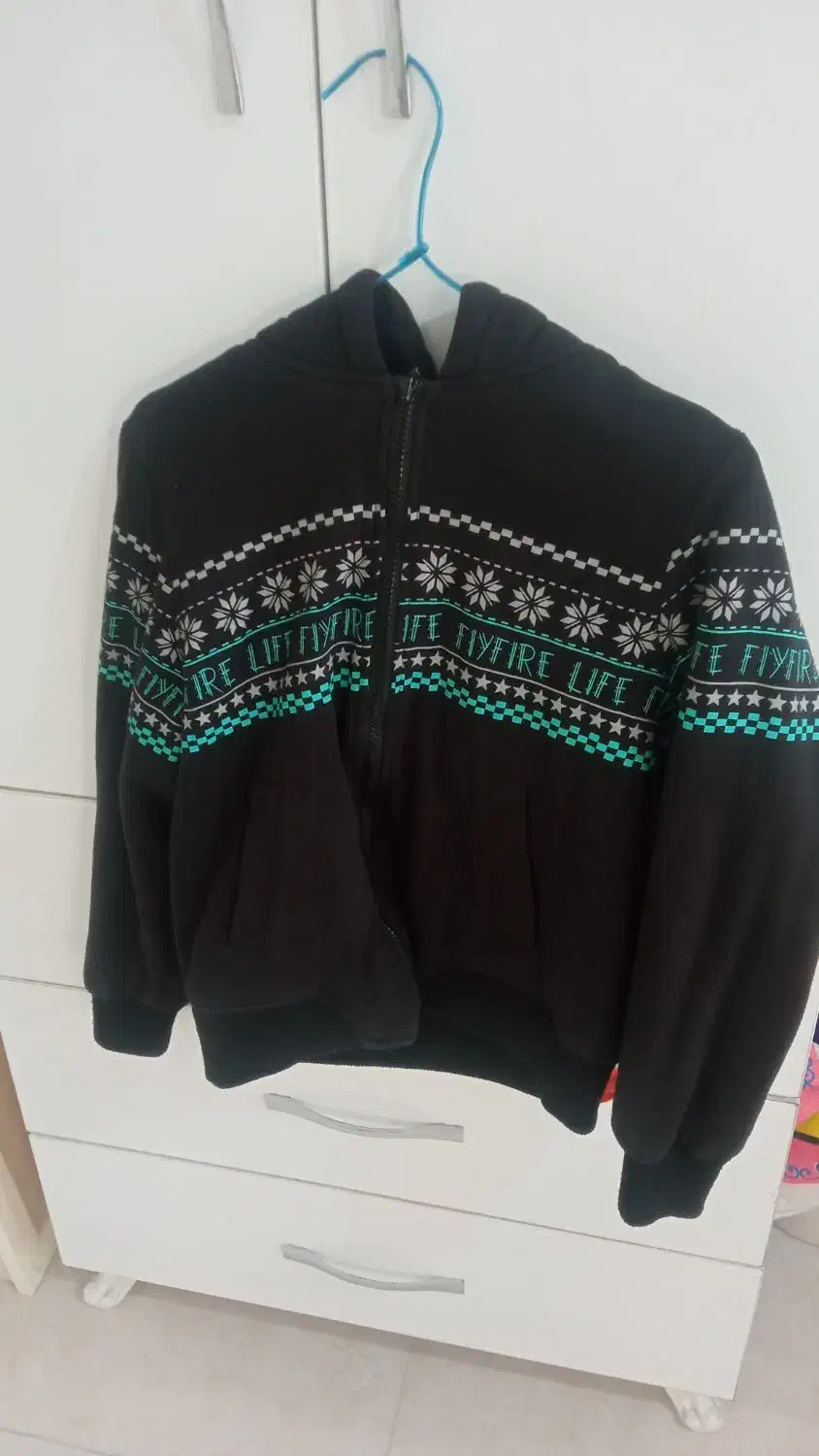 سویشرت و بافت گرم همه در حد نو و مارک دار|کفش و لباس بچه|اندیشه, اندیشه فاز ۴|دیوار