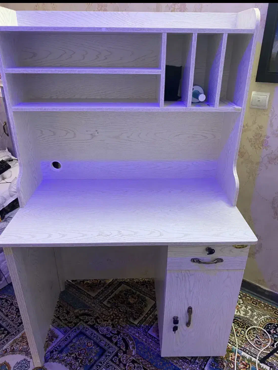 میز تحریر|میز تحریر و کامپیوتر|گلبهار, شهر جدید گلبهار|دیوار