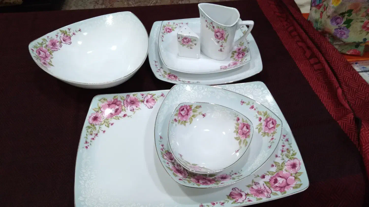 سرویس چینی پردیس ۵۶ پارچه|ظروف سرو و پذیرایی|رشت, لاکانی|دیوار