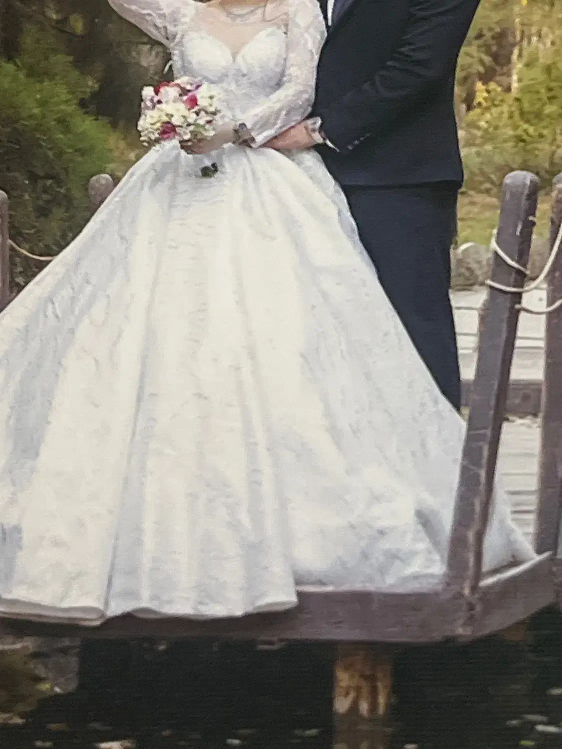 لباس عروس|لباس|ری, شهادت|دیوار