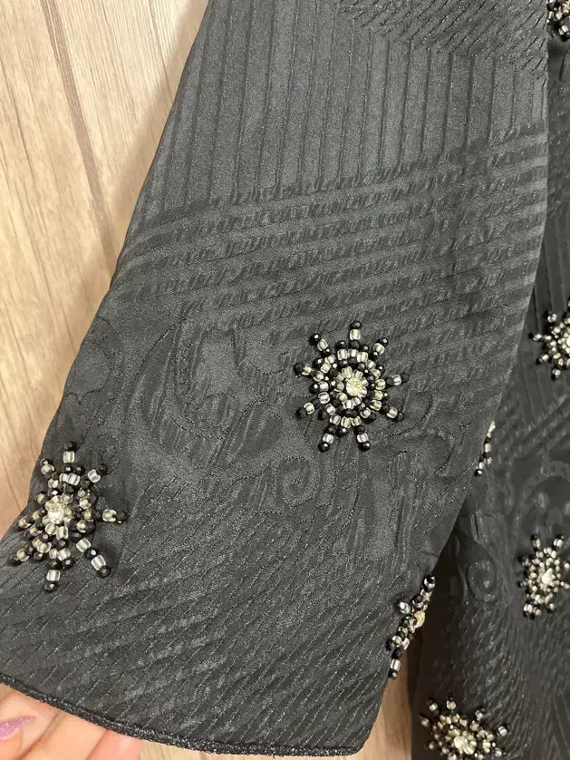 کت مجلسی|لباس|مشهد, هفت تیر (آب و برق)|دیوار