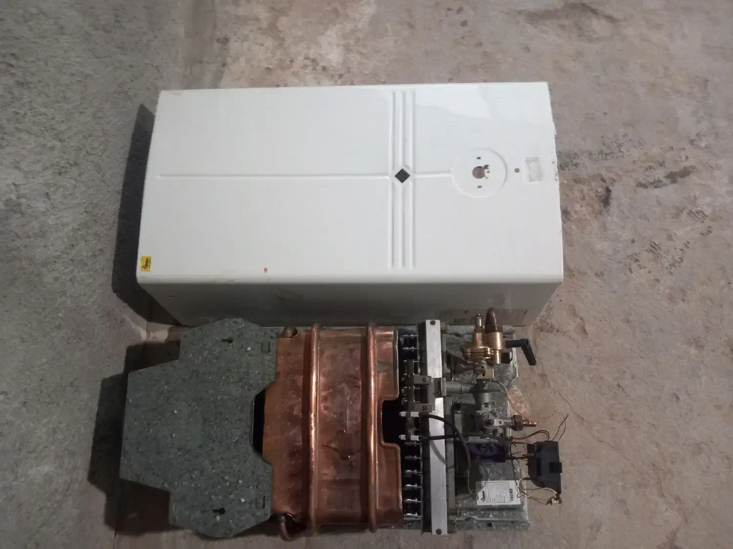 آبگرمکن دیواری بوتان ۳۲۱۵جدید خشک|آبگرمکن، پکیج، شوفاژ|زابل, |دیوار